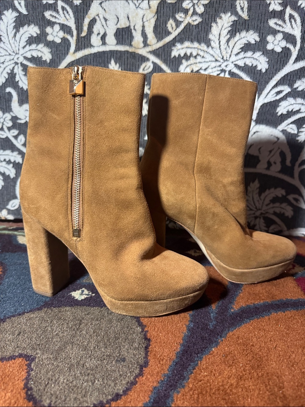 Michael Kors Women’s Tan Suede Platform Ankle Boots with Side Zip 7.5 - Picture 2 of 7